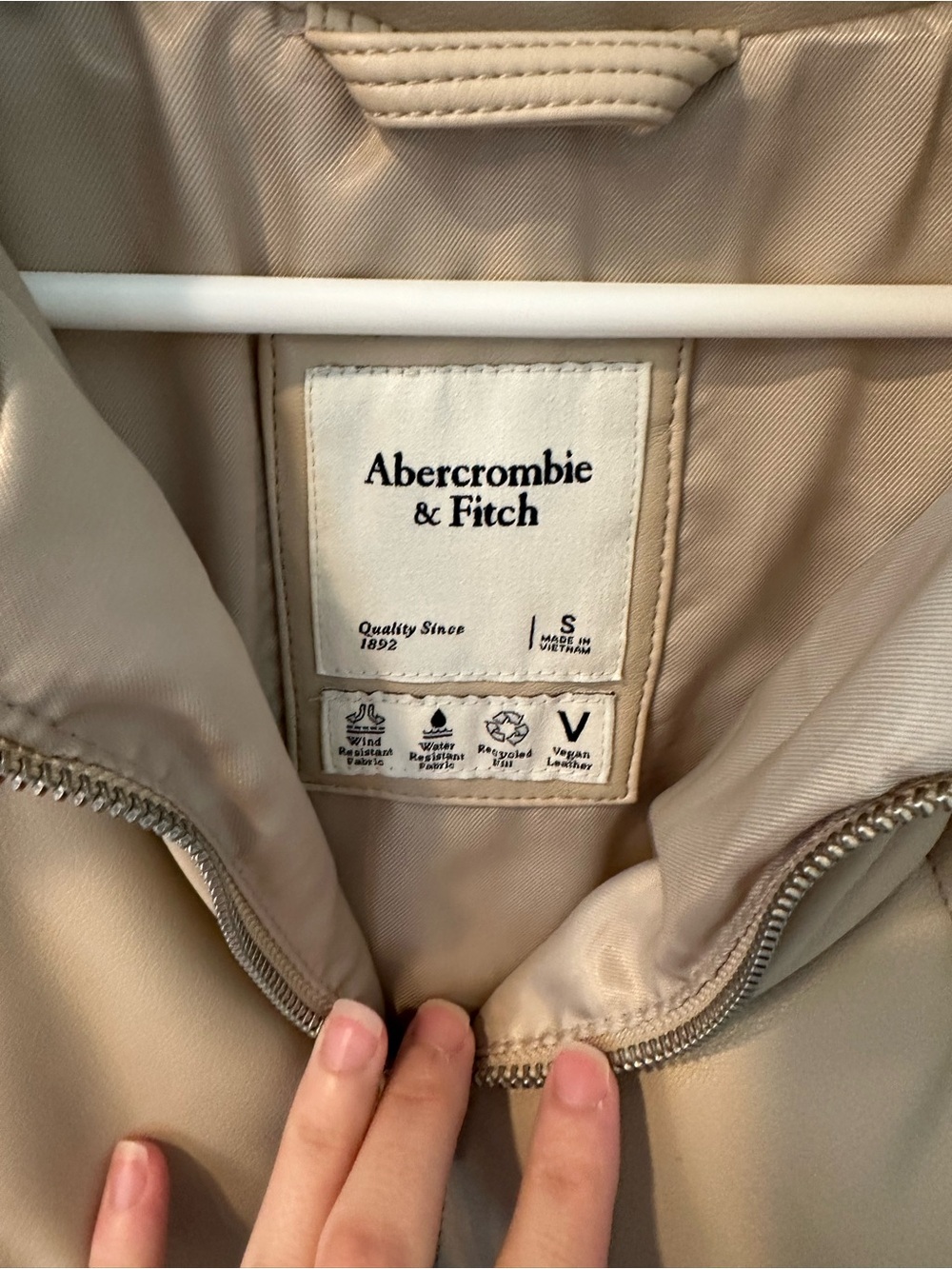 Abercrombie & Fitch Quilted Puffer Jacket in Beige - Picture 5 of 5